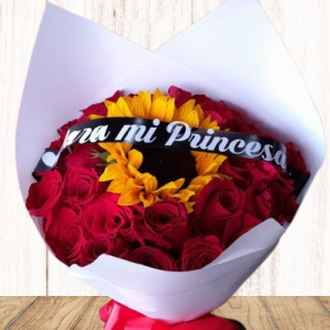 RAMO 9 - Bouquet de 36 rosas centro girasol