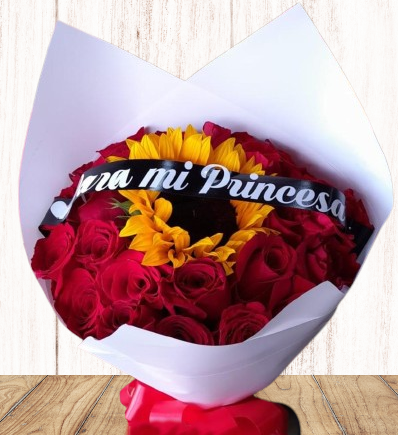 RAMO 9 - Bouquet de 36 rosas centro girasol